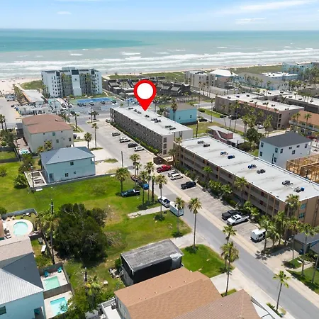 2 Bed 1 Bath Condo By Beach & Entertainment